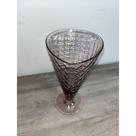 Ice Cream Dessert‎ Dish Vintage Waffle Cone Pattern Pink Glass 6.5 Inch - Picture 2 of 6